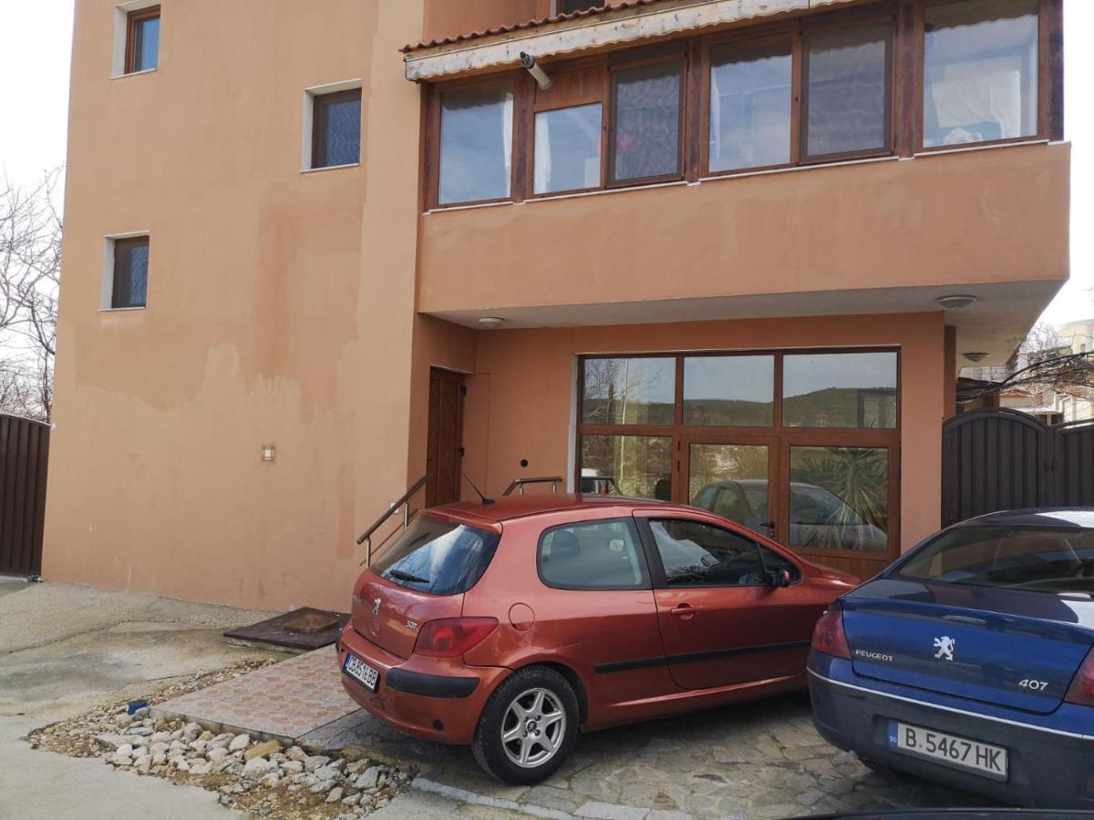 Alfa Guest Rooms With Parking Βάρνα Εξωτερικό φωτογραφία
